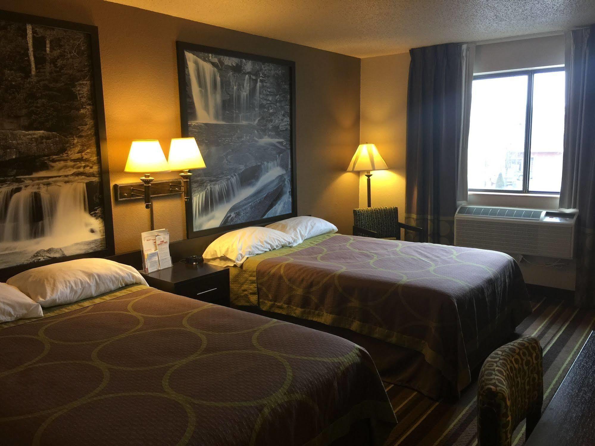 Super 8 By Wyndham Weston Wv Hotel Exterior photo